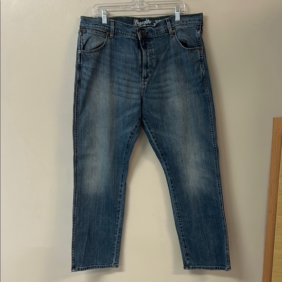 Wrangler Blue Straight Jeans with Classic Style - Picture 1 of 5